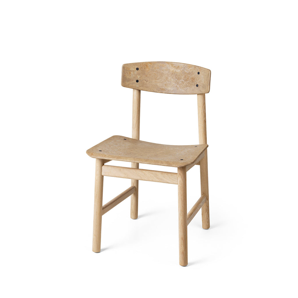 A light Conscious chair made with recycled material, by Mater.