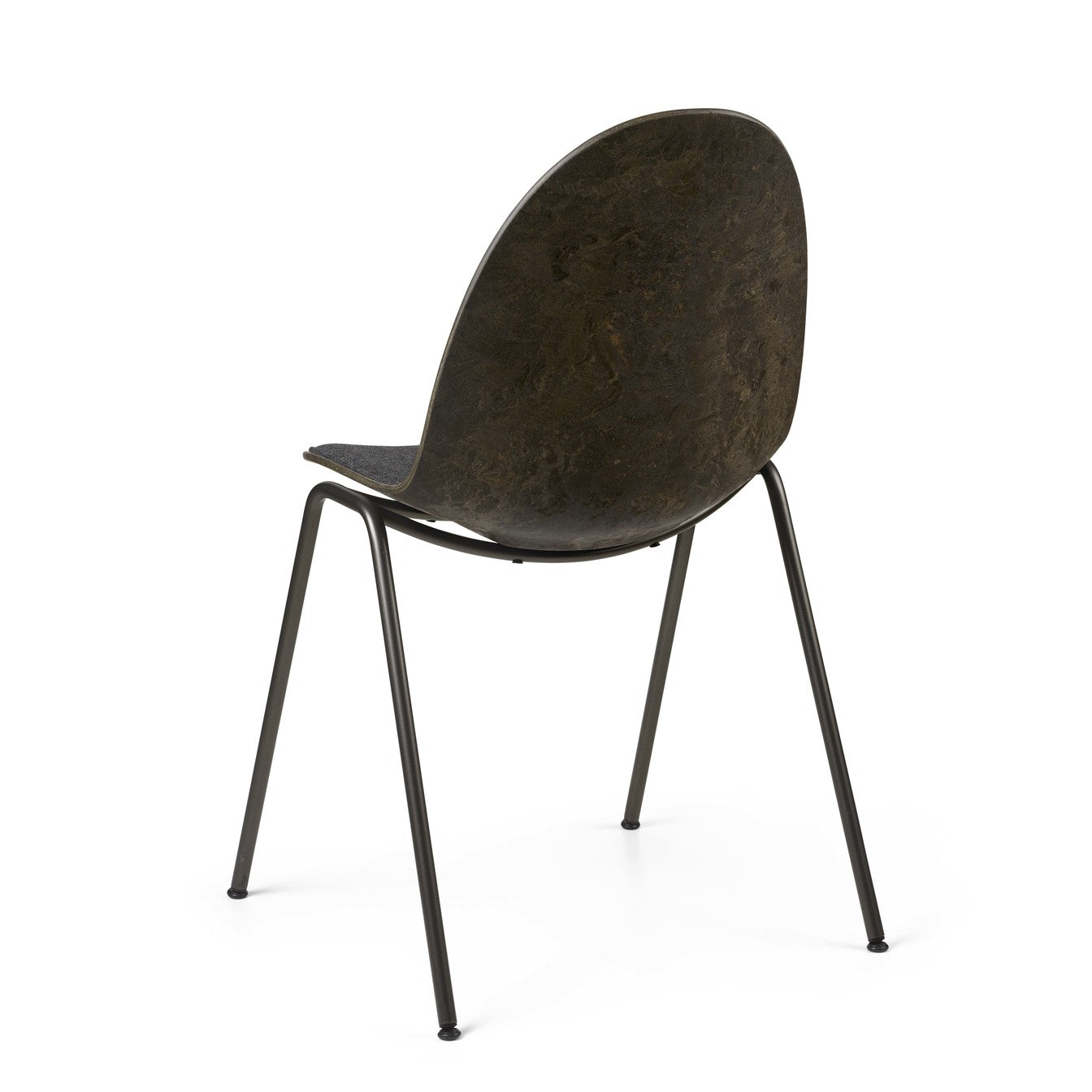 A dark Matek eternity chair made with recycled material by Mater, back view.
