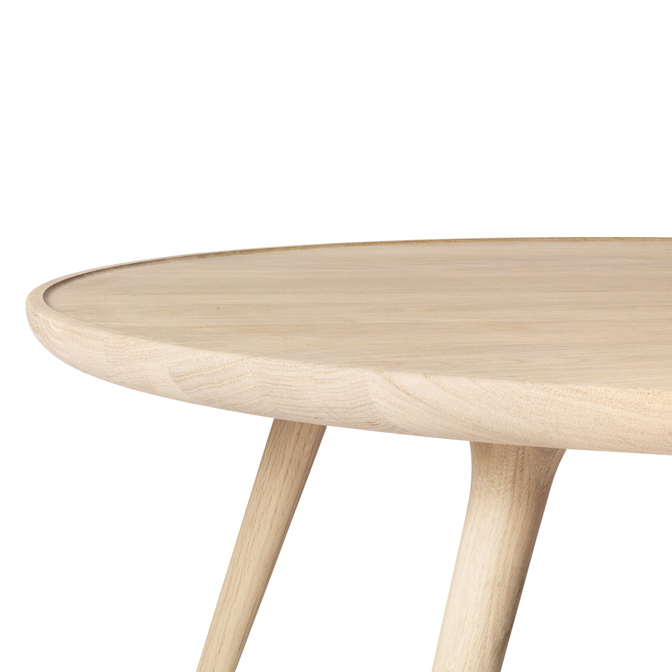 An Accent Oval Lounge Table, Sustainable Oak made of FSC-certified wood by Mater, in matte white lacquer, detailed view.