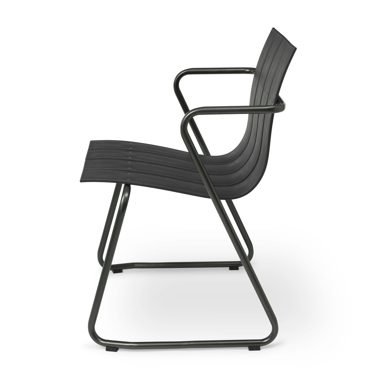 An Ocean Chair made of recycled plastic fishing nets by Mater, in black, side view.