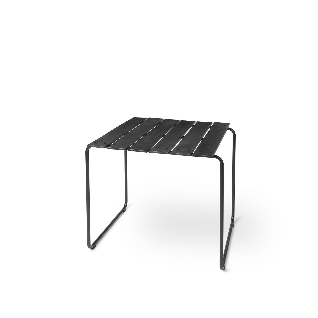 A eco-friendly square table made with recycled plastic fishing nets by Mater, in black.