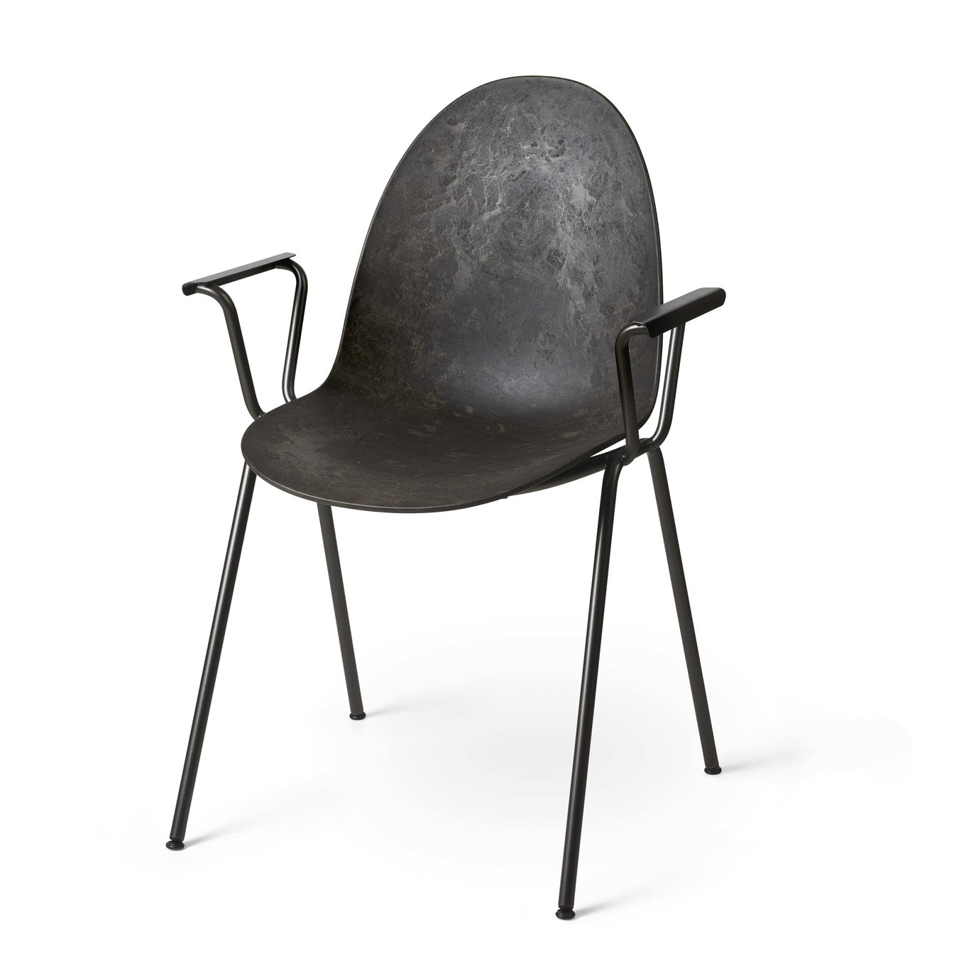 A dark Matek eternity armchair made with recycled material, by Mater.